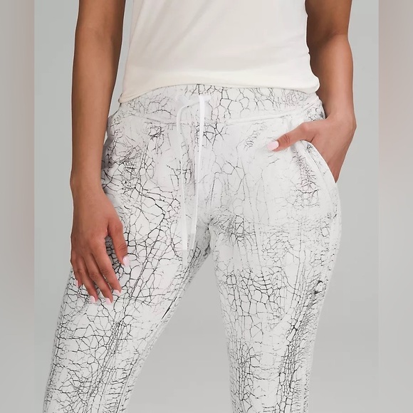 NWT Lululemon Warm Down High-Rise Jogger - Picture 5 of 6